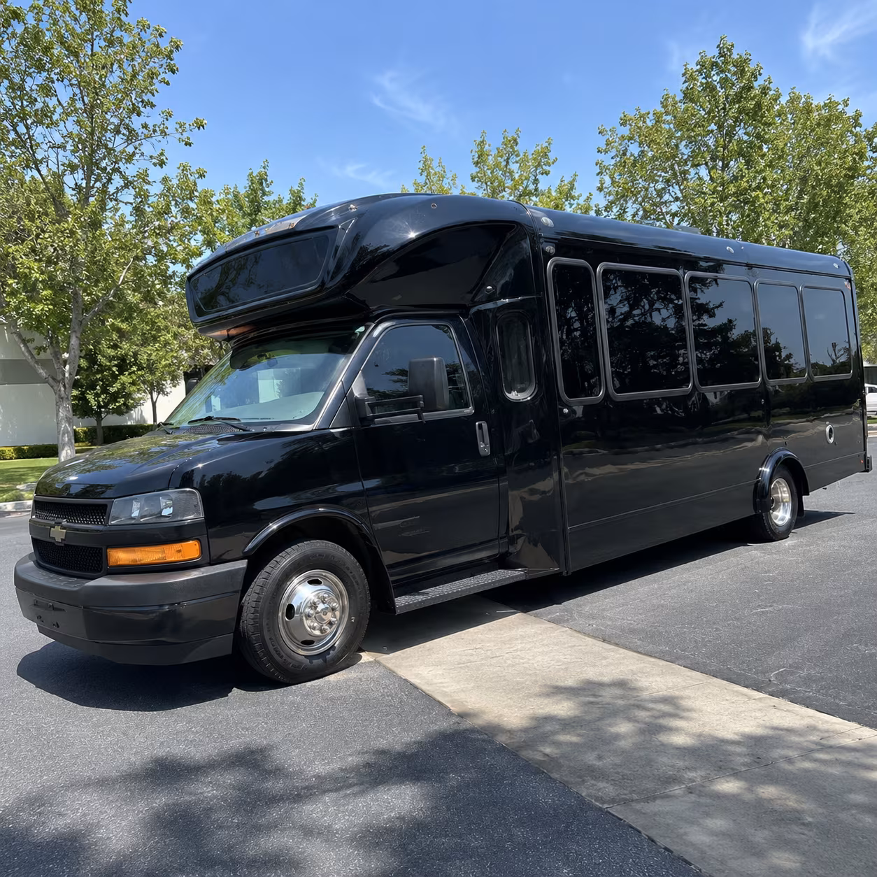 atlanta 15 passenger party bus