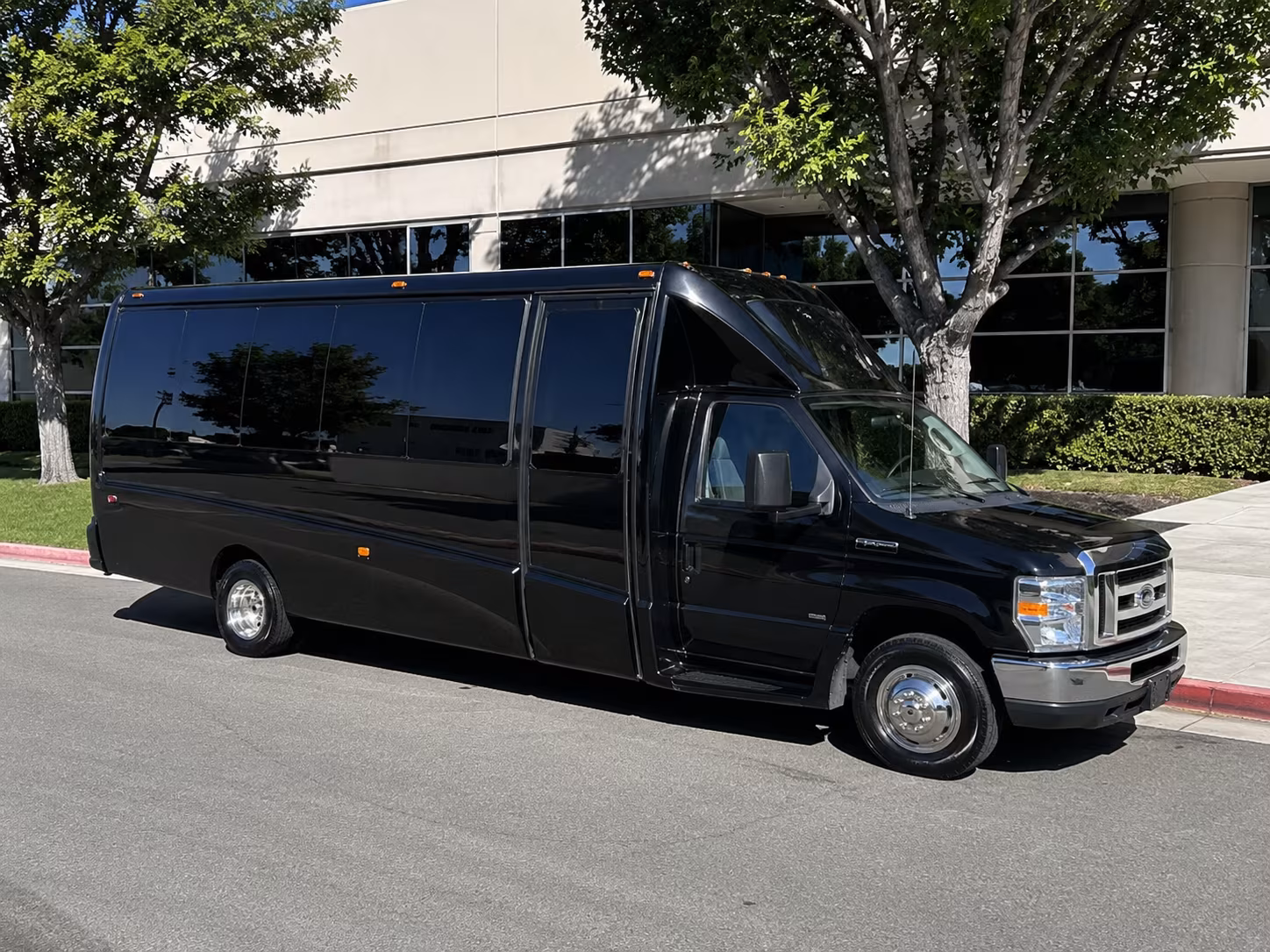 atlanta party buses for buckhead bar crawls and bachelorette nights